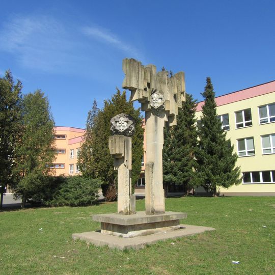 Socha Dar země v Šumperku na sídlišti Sever