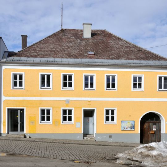 Wohn- und Geschäftshaus