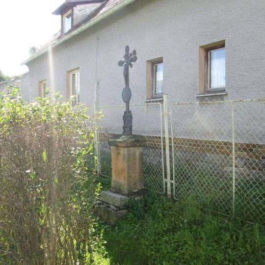 Kříž jižně od Krt