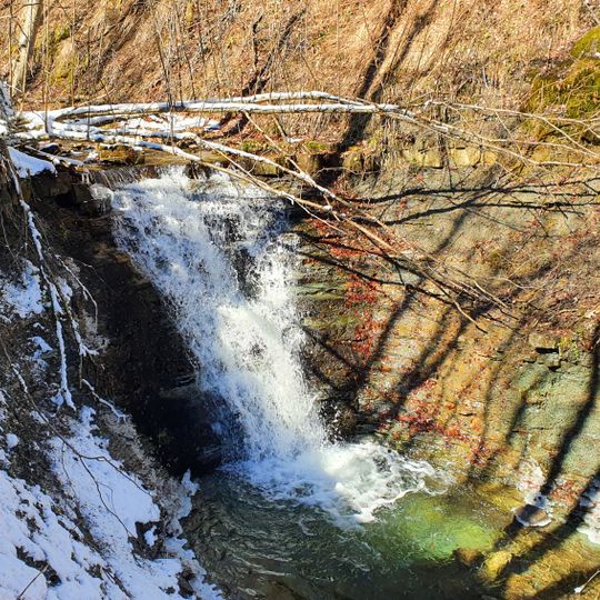 Pidstupy Serednii Waterfall