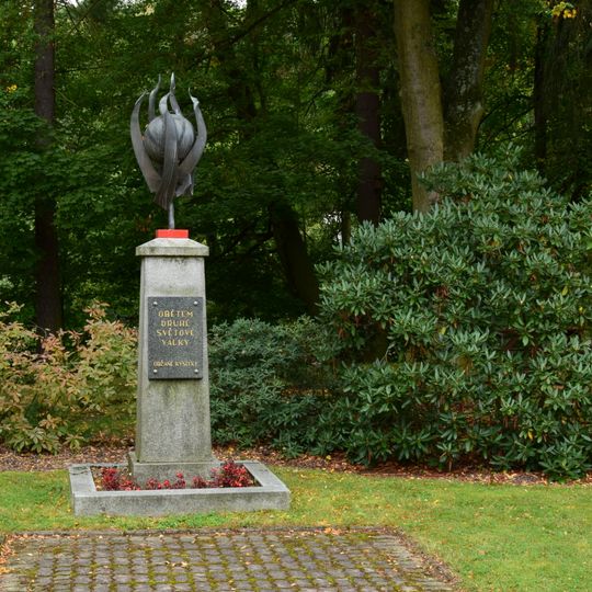 Památník osvobození v roce 1945 ve středu obce Kyselka