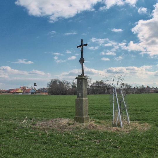 Kříž v Myslechovicích severně v poli