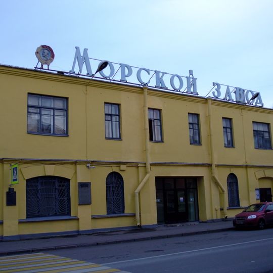 Комплекс мастерских вдоль Петровской улицы: проходная