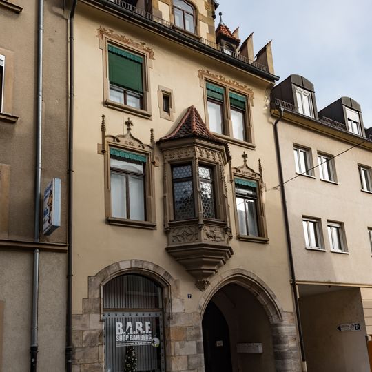 Mehrfamilienwohnhaus