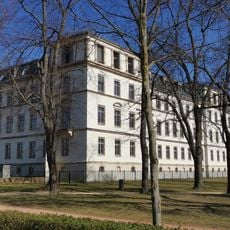 Olbrichtplatz 3, Arsenal