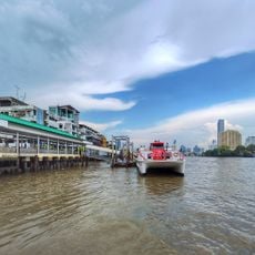 Ratchawong pier