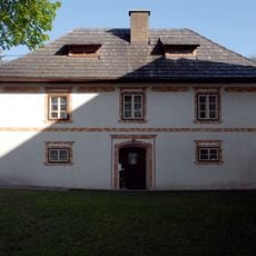 Altes evangelisches Pfarrhaus und Gerätekammer