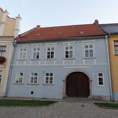 Sezimovo náměstí 10