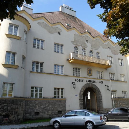 Kommunaler Wohnbau, Robert Zangerl-Hof