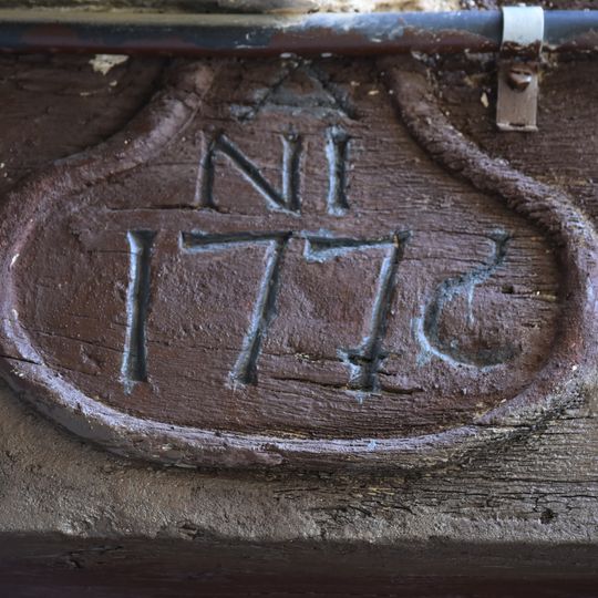 Casa amb llinda gravada