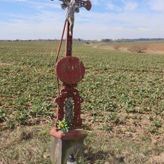 Kříž u cesty západně od Krhova