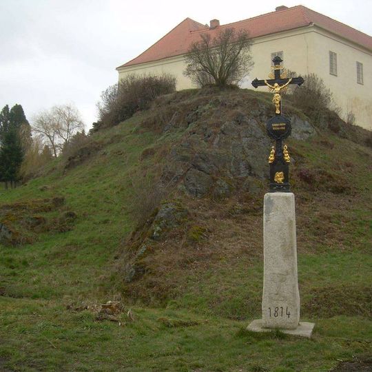 Kříž v Puclicích u tvrze