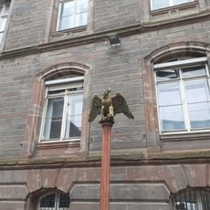 Aigle inauguré par Napoléon III et installé à cet emplacement lors de la Première Guerre mondiale