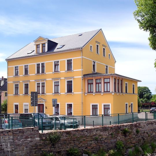 Mietshaus in offener Bebauung Am Steg 1