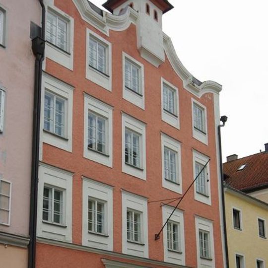 Ehemals Rathaus, jetzt Volkshochschule