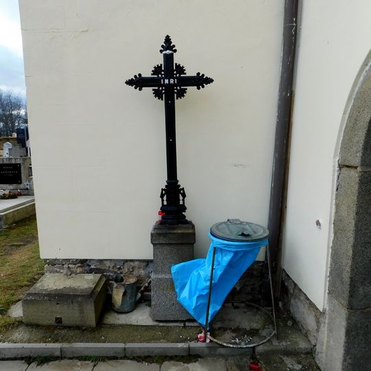 Kříž u kostela svatého Jakuba na Chvojenu
