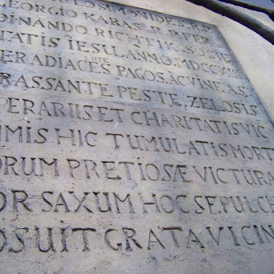 Pamětní deska na kostele svatého Mikuláše ve Vršovicích