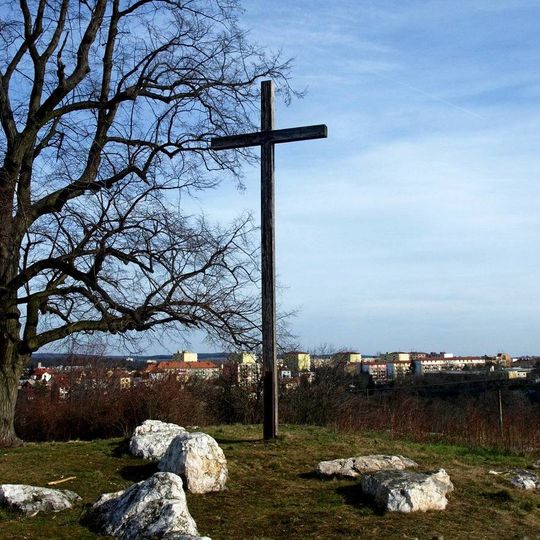 Kříž na návrší severozápadně od Hradiště