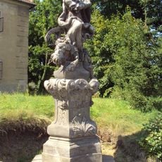 Socha svaté Kateřiny u cesty ke kostelu sv. Petra a Pavla v Mimoni