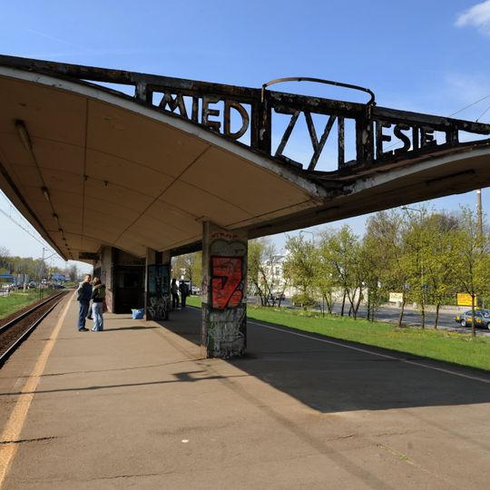 Cultural heritage monuments in Warsaw-Wawer: buildings of train stations