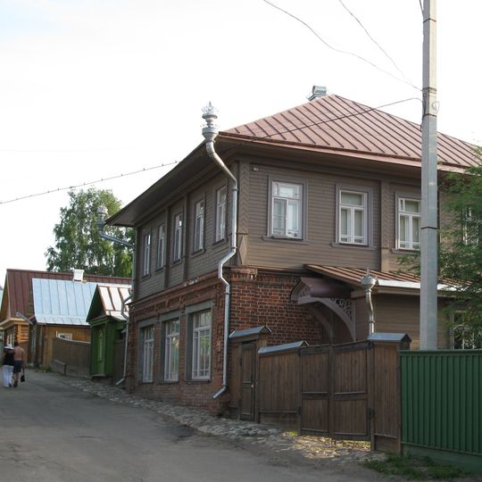 Дом жилой с лавкой