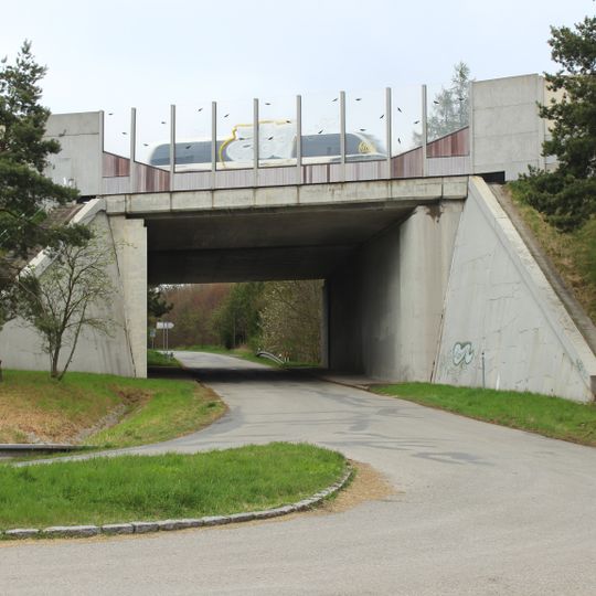 Most dálnice D1 přes silnici II/113 v Ostředku