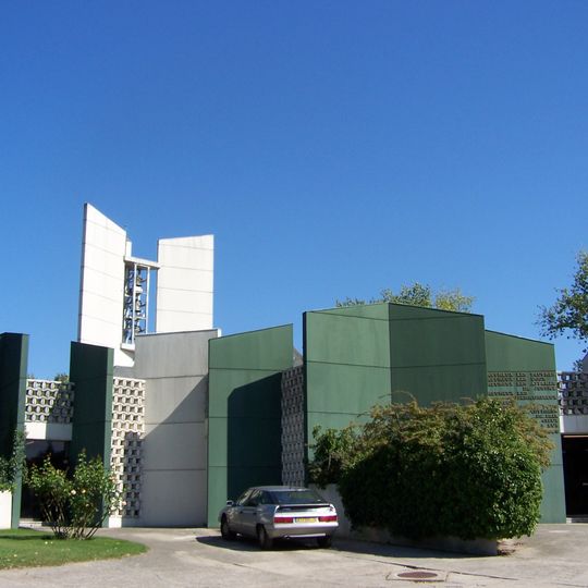 Église Notre-Dame-de-la-Résurrection du Chesnay