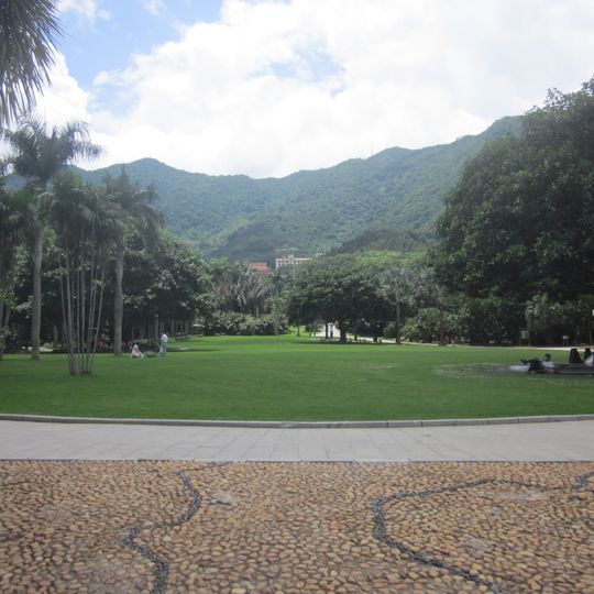 Fairylake Botanical Garden