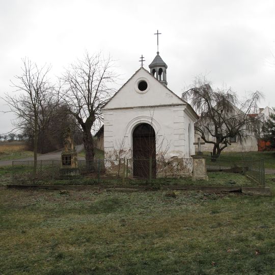 Kaple Nejsvětější Trojice na návsi v Semči