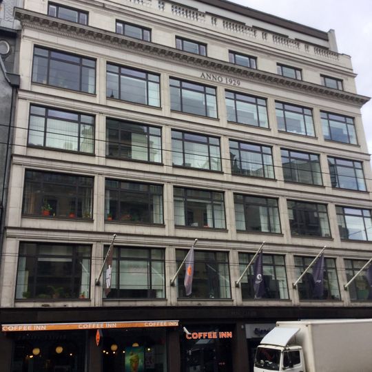 Dzīvojamā ēka, vēlāk skola