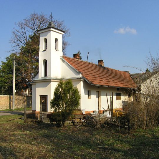 Kaple na návsi v Nedomicích