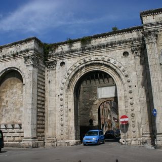Porta di San Pietro
