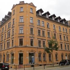 Mietshaus in geschlossener Bebauung in Ecklage Schloßplatz 13