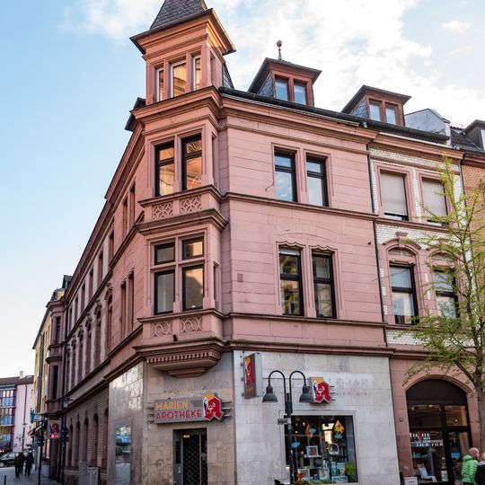 Wohn- und Geschäftshaus