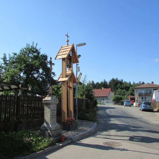 Kříž u zvoničky ve Vilémově