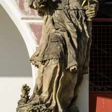 Socha sv. Norberta na městském domě v Dašicích