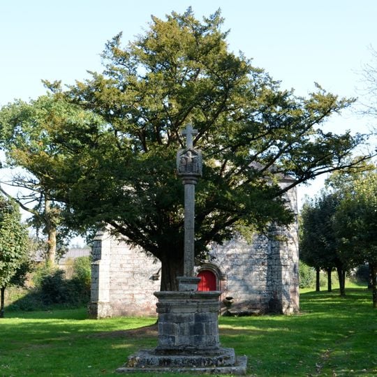 Croix de la chapelle Saint-Vincent de Questembert