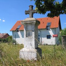 Pamětní kříž - ul. K Jezírku, Ptice