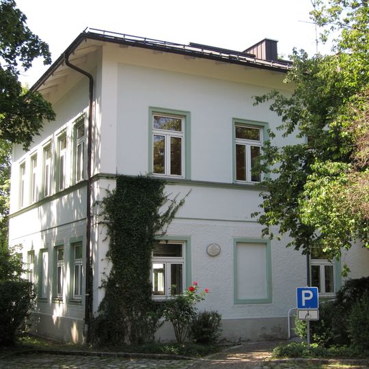 Bahnhofstraße 5