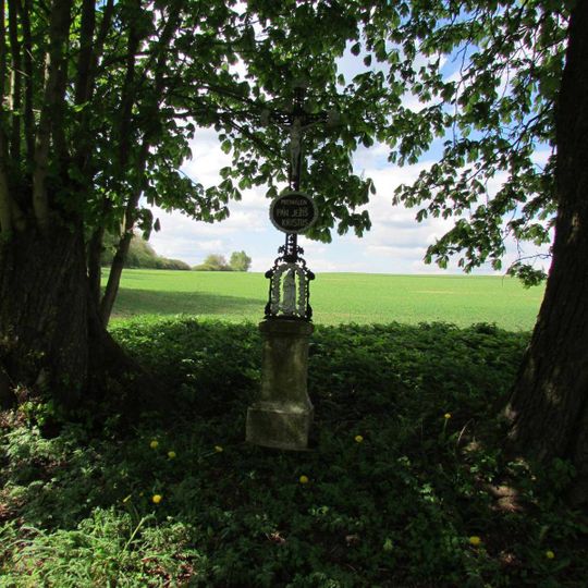 Kříž u samoty Úlehle mezi Plevnicí a Chválovem