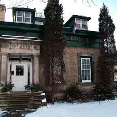 16 Broadway Street West