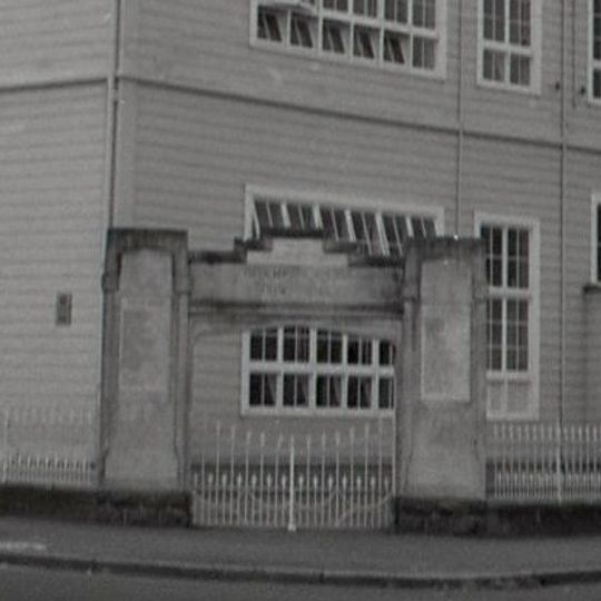 High Street School War Memorial and Gates