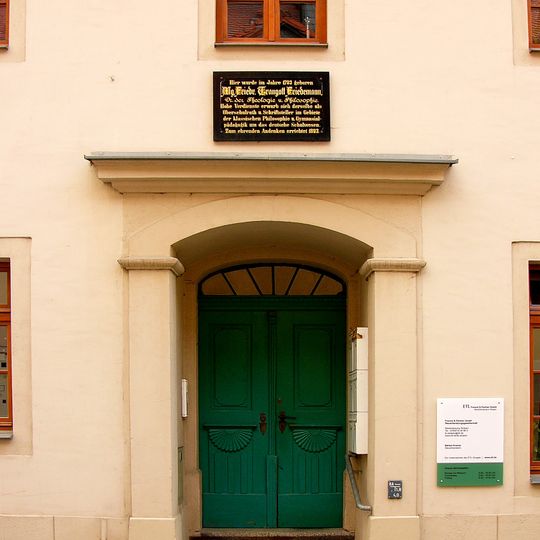 Wohnhaus in geschlossener Bebauung Bischofswerdaer Straße 4