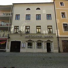 Wohn- und Geschäftshaus