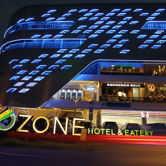 Ozone Hotel & Eatery