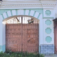 Кирпичные ворота с коваными створами (Городец)