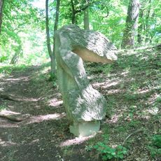 Kamenná plastika Anděl strážný na zaniklé křížové cestě na Vintířovský vrch