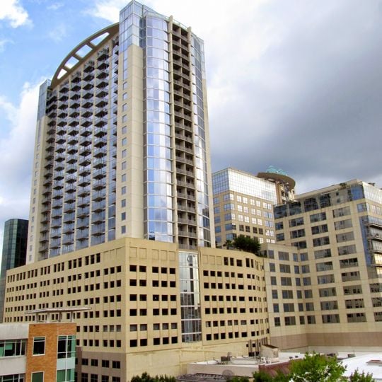 Solaire at the Plaza