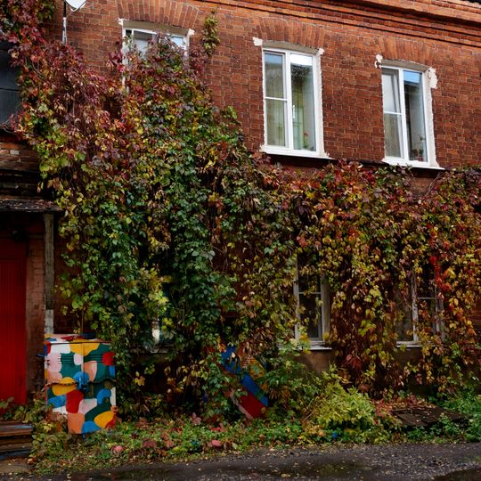 Жилой дом с пекарней и ледником