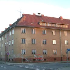 Wohnhauszeile, bildet mit Gerhart-Hauptmann-Straße 9 (siehe auch Obj. 09304547) eine Wohnhauszeile Heinrich-Heine-Straße 7, 9, 9a (Bahnhofsvorstadt)